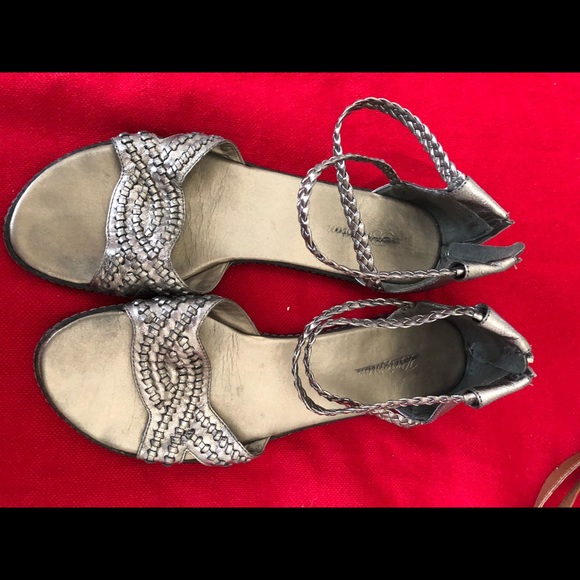 Silver flat sandals - Picture 2 of 4
